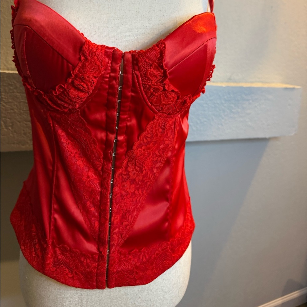 Elegant Red Lace Bustier